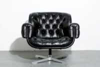 Tufted leather lounge chair for living area